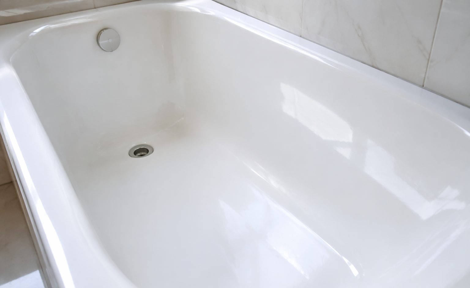 reglazing-vs-refinishing-vs-resurfacing bathtub refinishing